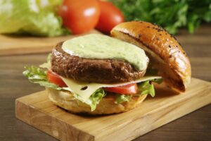 Read more about the article 🍔 Hambúrguer Caseiro com Maionese Hellmann’s