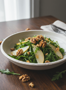 Read more about the article 🥗 Salada de Rúcula com Pera e Nozes Caramelizadas